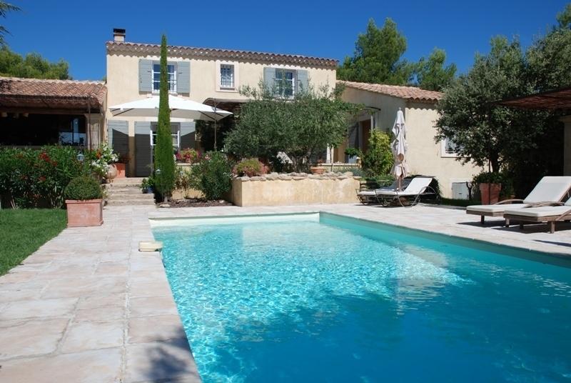 Petite Bastide de charme avec piscine, proche village du Luberon